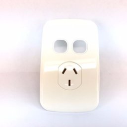 Tapa Tecnova Con Toma 10a Y Cavidad Para 2 Modulos Blanco S